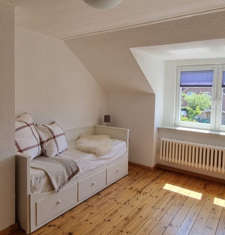 Schlafzimmer mit Schlafcouch