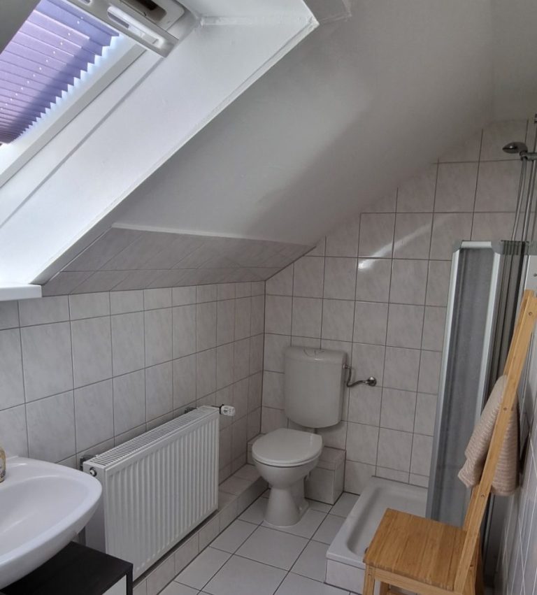 Badezimmer mit Dusche