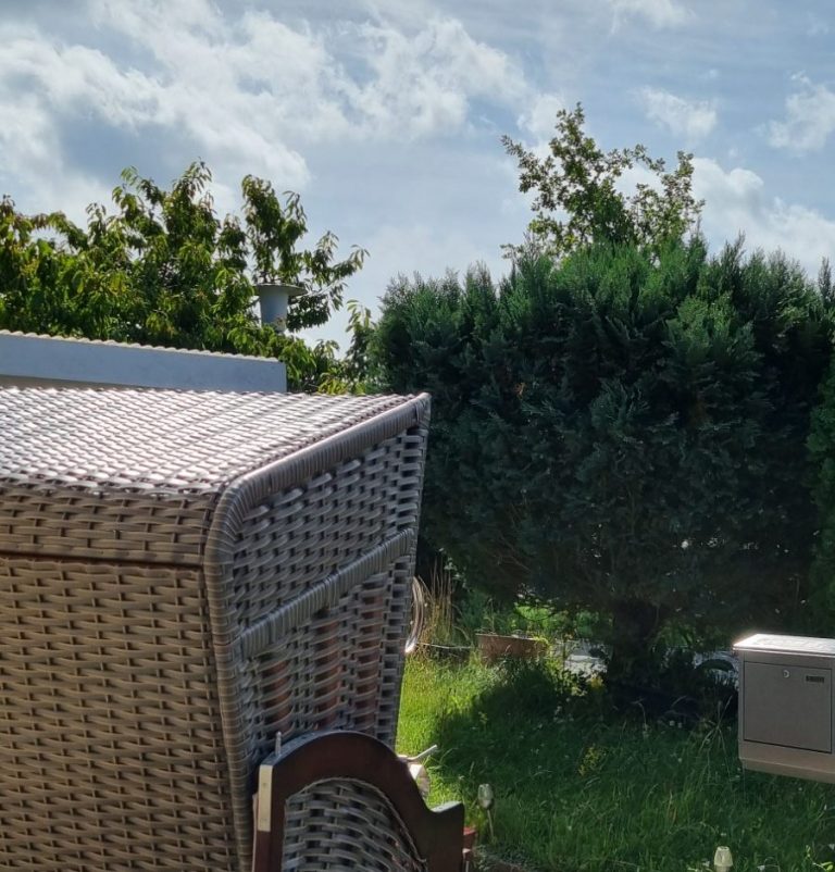 Garten mit Strandkorb